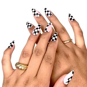 PaintLab Checkmate Press-On Gel Nails